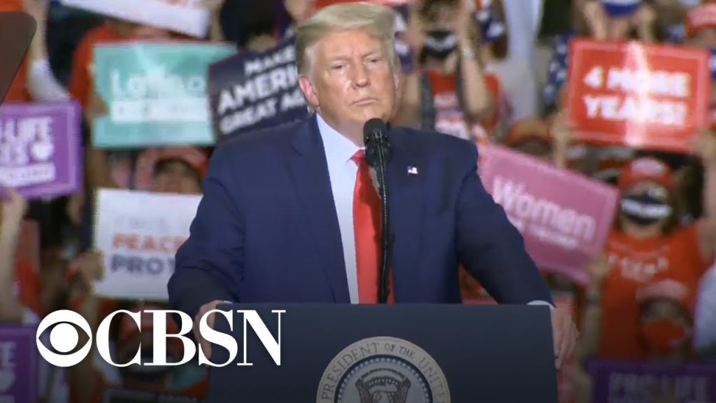 Donald Trump ‘sfida’ il Covid: senza mascherina e distanziamento