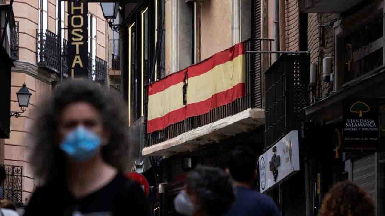 Coronavirus Spagna, 241 morti in un giorno: il numero più alto della seconda ondata Coronavirus Spagna, 241 morti in un giorno: il numero più alto della seconda ondata