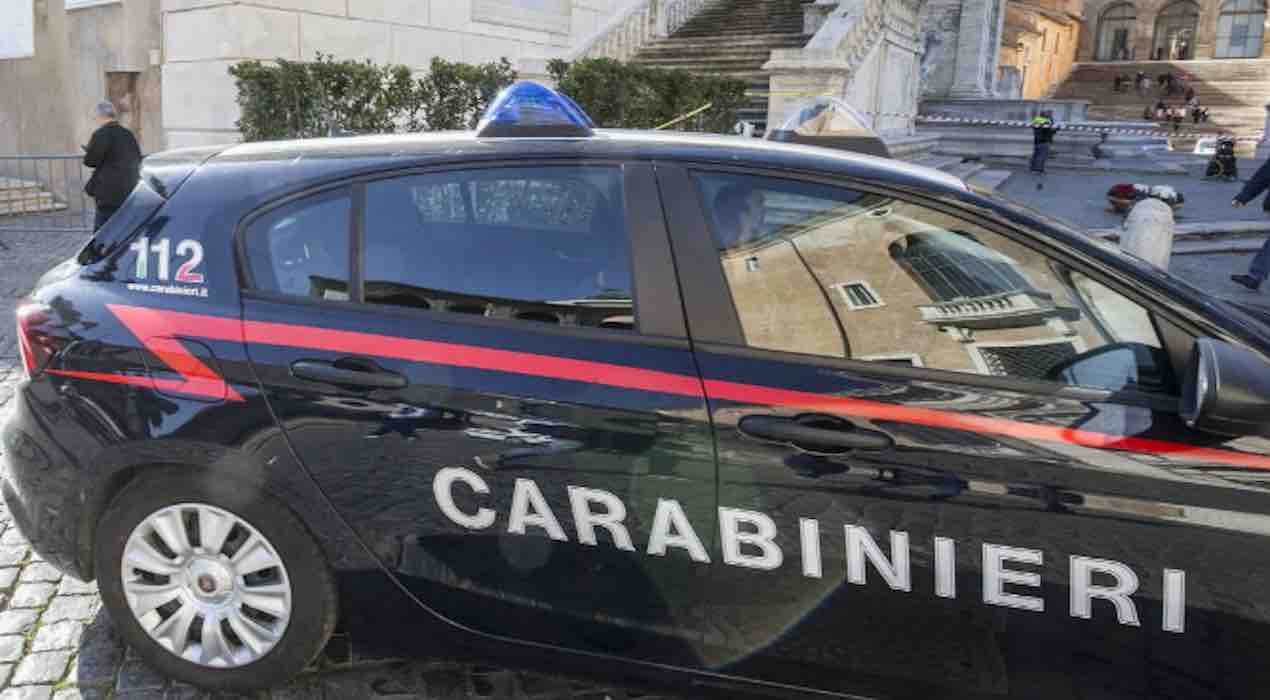 militari allertati da vicini di casa, trovano la coppia senza vita nella loro abitazione