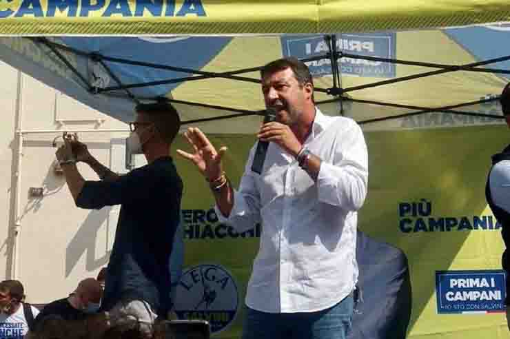 Matteo Salvini insultato a Torre del Greco