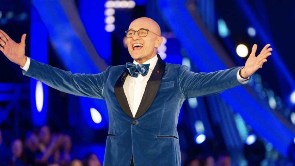 Alfonso Signorini eterno insoddisfatto | Rivoluzione del cast al GF Vip