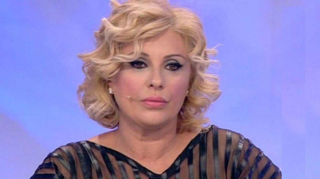 Tina Cipollari irriconoscibile | Magrissima e capelli neri | Bellissima