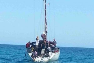 100 migranti calabria barca a vela
