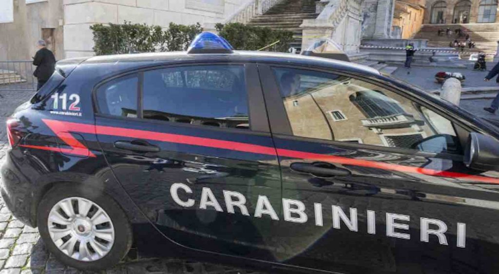 Fermato senza mascherina, i carabinieri scoprono 40 kg di marijuana