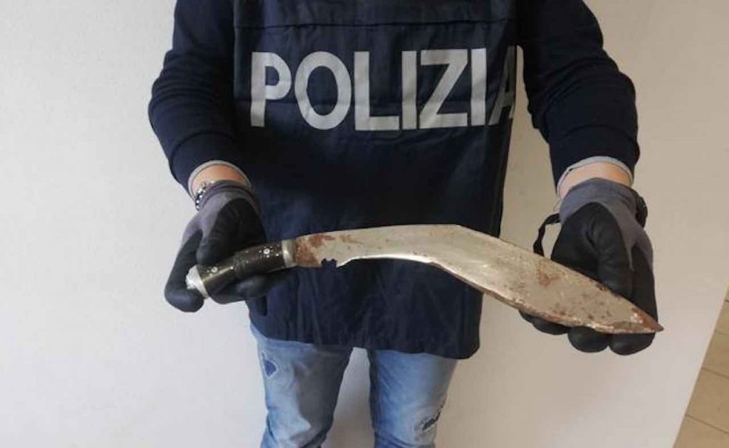 Aggressione choc: bastonate e colpi di machete:”Tornatene al tuo paese”
