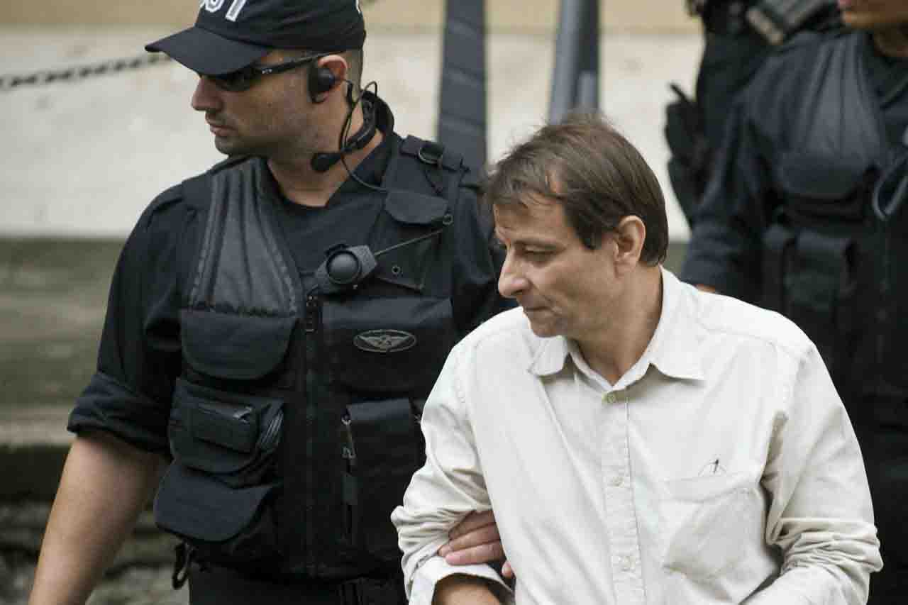 Cesare Battisti trasferito con i terroristi islamici
