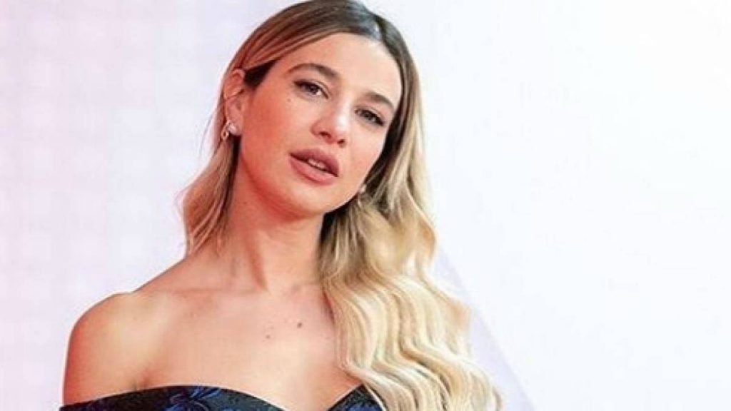 Clizia Incorvaia in abito da sposa | L’ex gieffina sogna ad occhi aperti