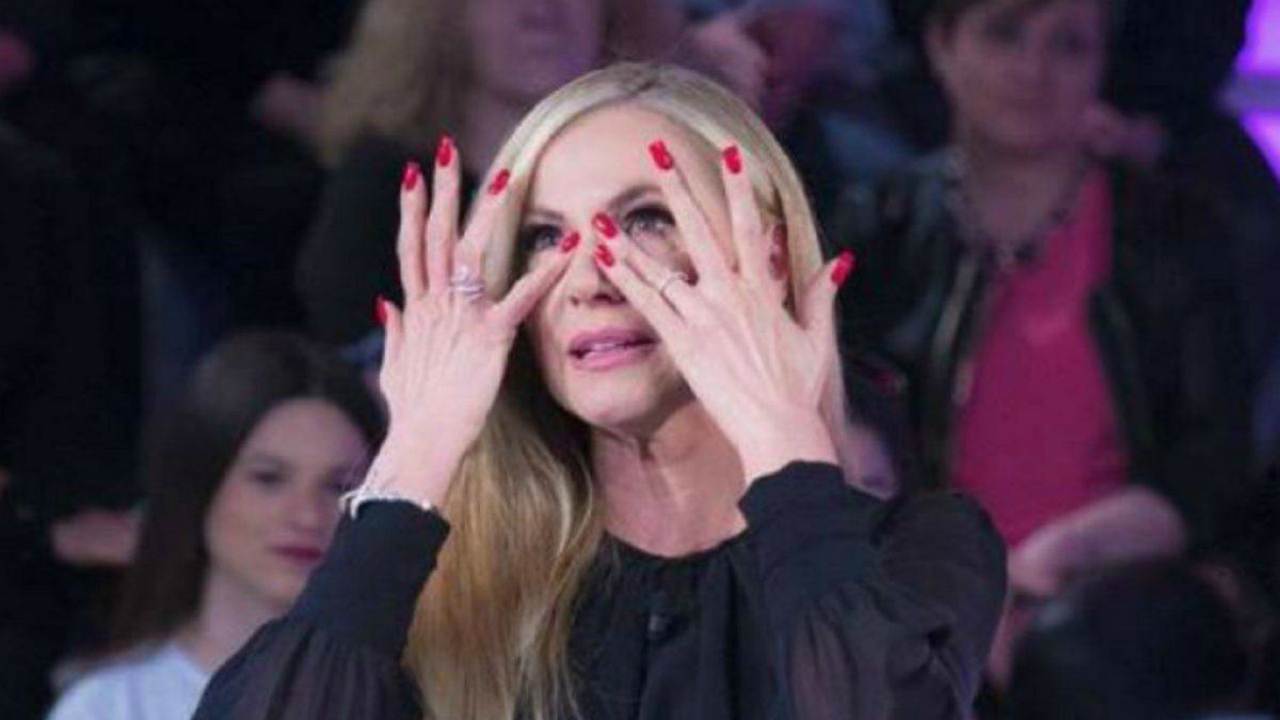 Federica Panicucci si commuove in diretta: momento difficile per la conduttrice Federica Panicucci si commuove in diretta: momento difficile per la conduttrice