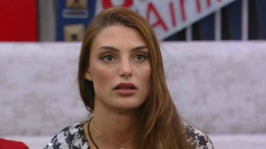 Franceska Pepe estasiata da Tommaso Zorzi | Avvicinamento fuori programma al GF Vip