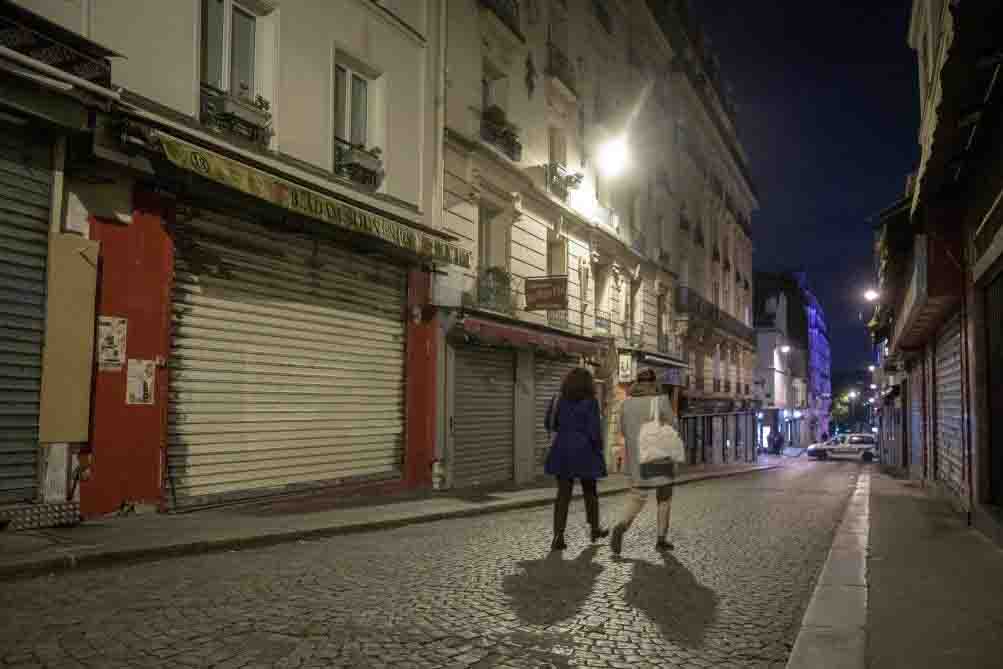Francia, 12.000 agenti per il coprifuoco, i recidivi verranno messi in carcere