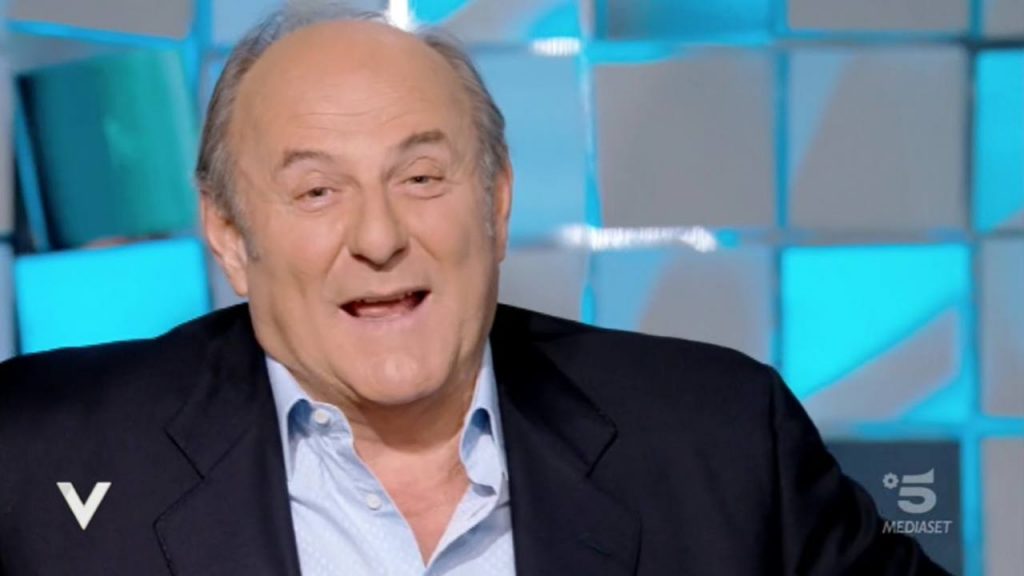 Gerry Scotti dichiarazione agghiacciante : “Aveva in mano un pacchetto”