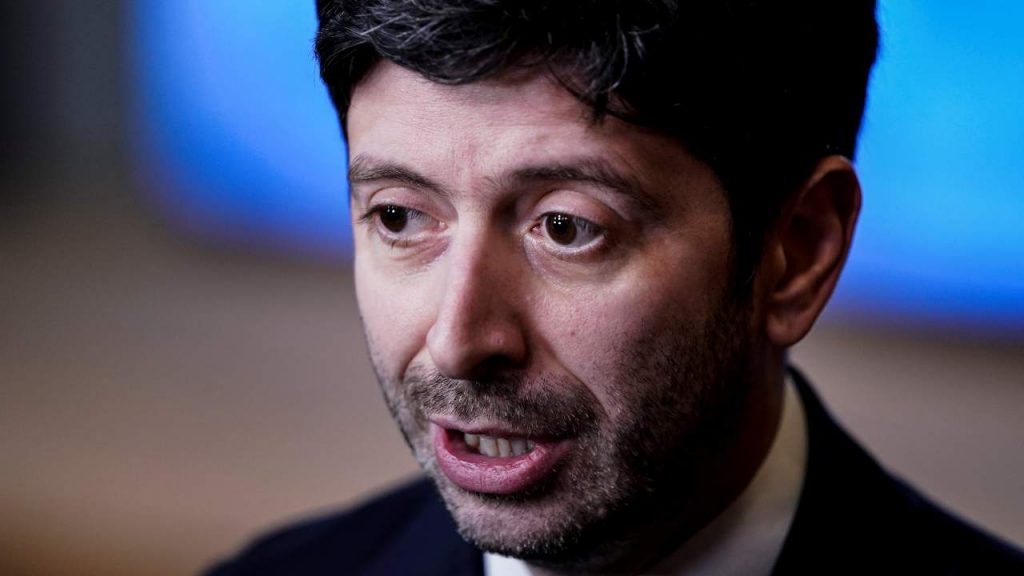 Covid, Speranza: “Lavoriamo giorno e notte per evitare nuovo lockdown”