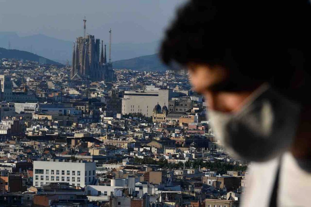 Covid: in Spagna il virus chiude quasi 10mila classi