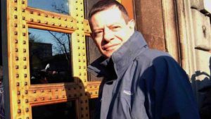 "Mi mantieni o do fuoco a tua figlia": Ivan è membro di una famiglia famosa