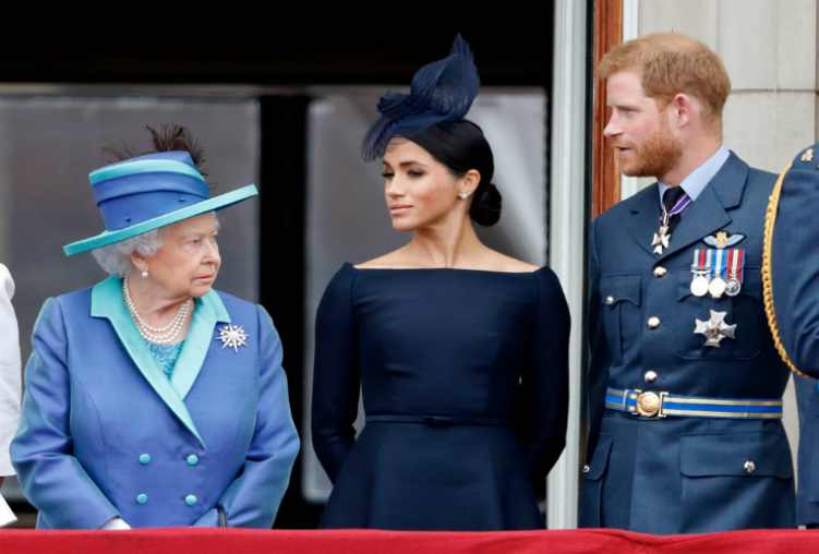 La Regina Elisabetta con il Principe Harry e Meghan - meteoweek