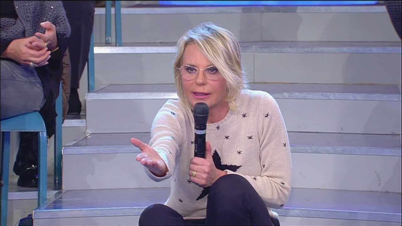 Uomini e Donne, tronista smascherato: “Va a letto con il produttore” Uomini e Donne, tronista smascherato: “Va a letto con il produttore”