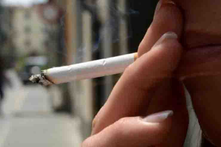 Milano vietato fumo all'aperto
