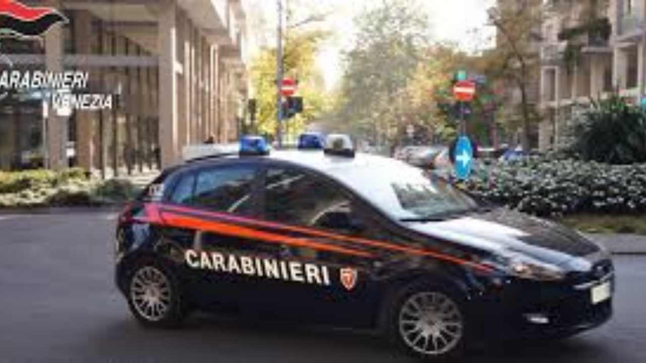 Palpeggia un’infermiera e tenta di baciarla, arrestato 72enne Palpeggia un’infermiera e tenta di baciarla, arrestato 72enne