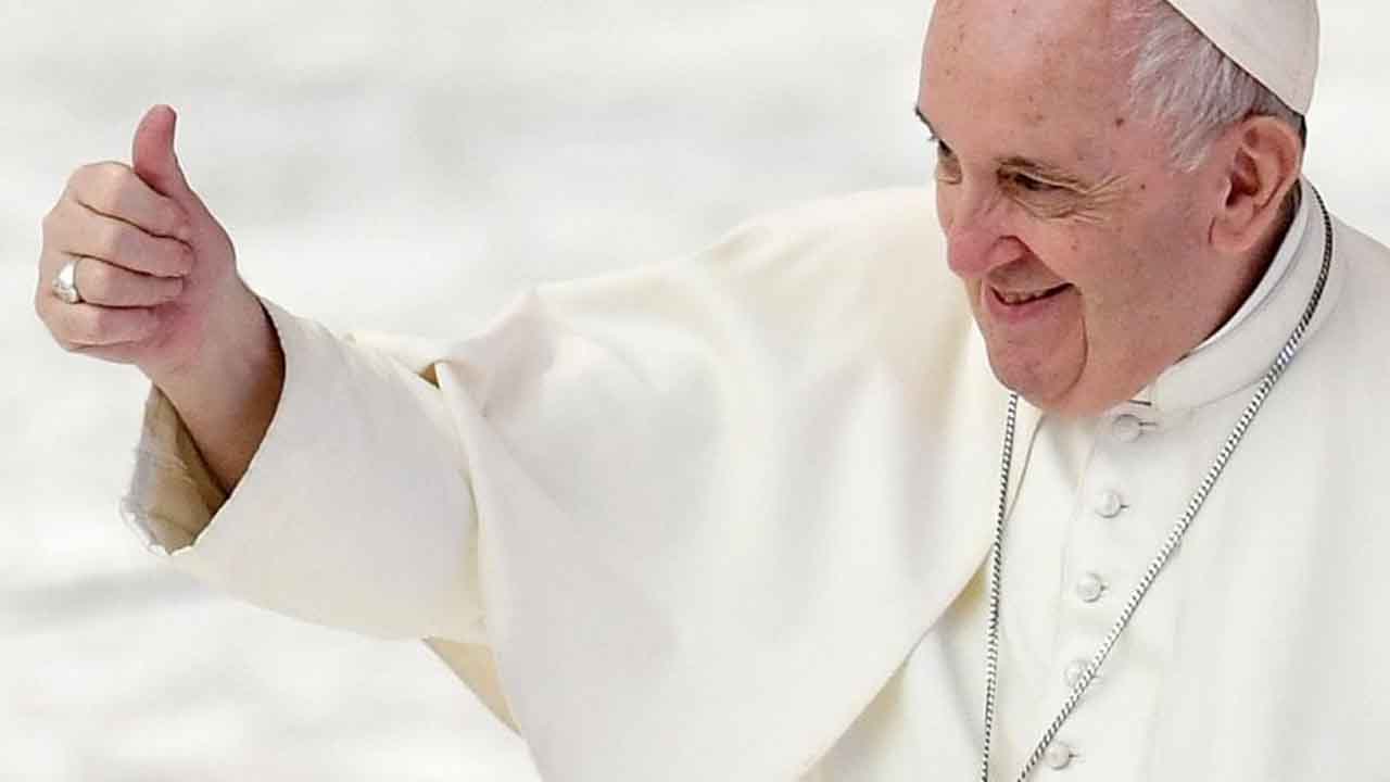 Papa Francesco dice sì alle leggi civili sulle coppie gay: “Mi sono battuto per questo” Papa Francesco dice sì alle leggi civili sulle coppie gay: “Mi sono battuto per questo”