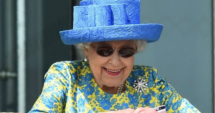 Regina Elisabetta sorridente - meteoweek