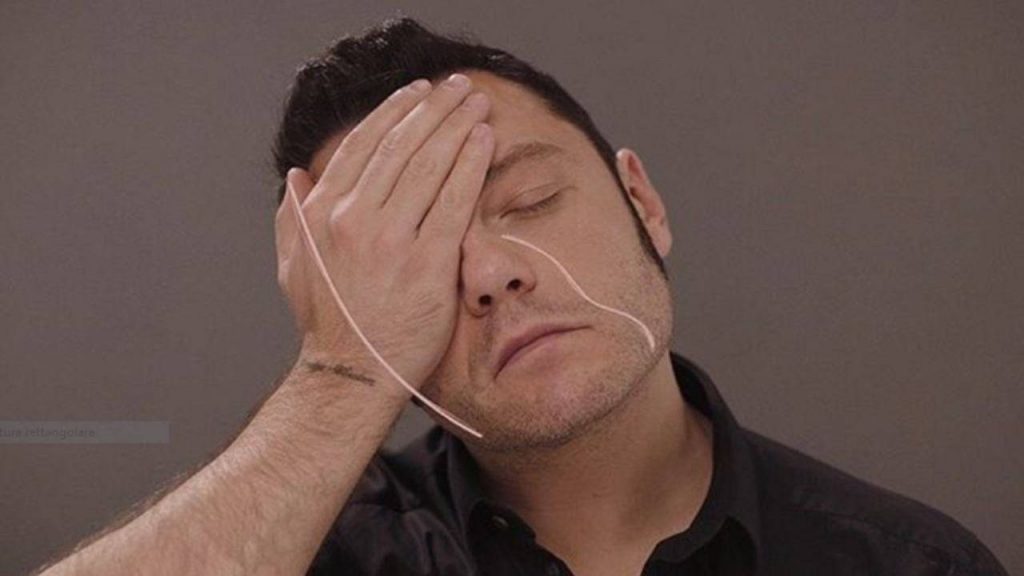 Tiziano Ferro, ex alcolista: vivere nel chiasso e sentirsi soli