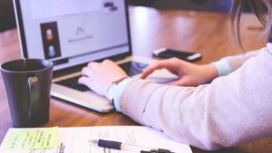 bari - prof medicina - insulti sessismo esame online