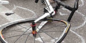 Investe una ciclista e scappa: la storia di una ragazza di 27 anni