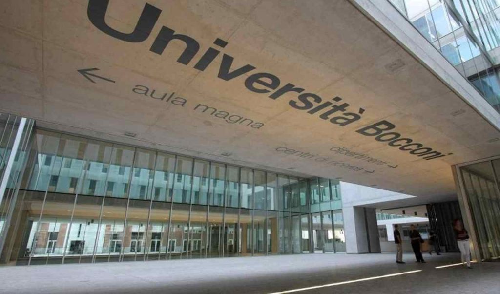Milano, è allarme Covid: raddoppiano i contagi nelle scuole