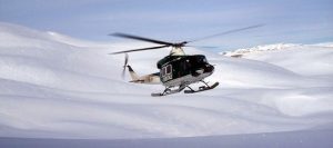 Dramma in montagna: un cacciatore all'improvviso precipita nel vuoto