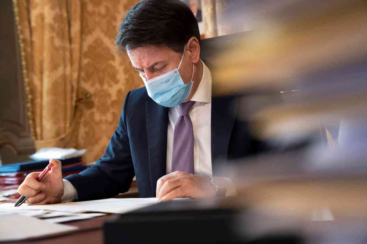 Conte: "Indennizzi immediati", ma le proteste dei ristoratori continuano