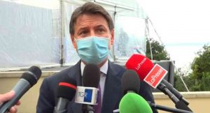 Conte: "Timore per le terapie intensive. Lockdown? La scelta alle regioni"