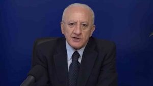 Campania verso il lockdown: De Luca vieta gli spostamenti tra province
