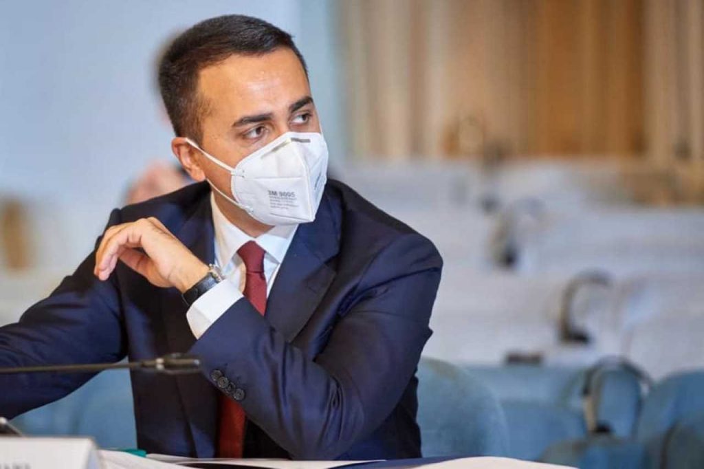 Dpcm, la proposta di Di Maio: “Tagliamo gli stipendi dei parlamentari”