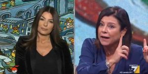 Assembramenti sui mezzi, De Micheli si difende: "Non si possono chiudere i trasporti"