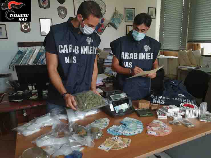 distributore automatico di droga a Catania