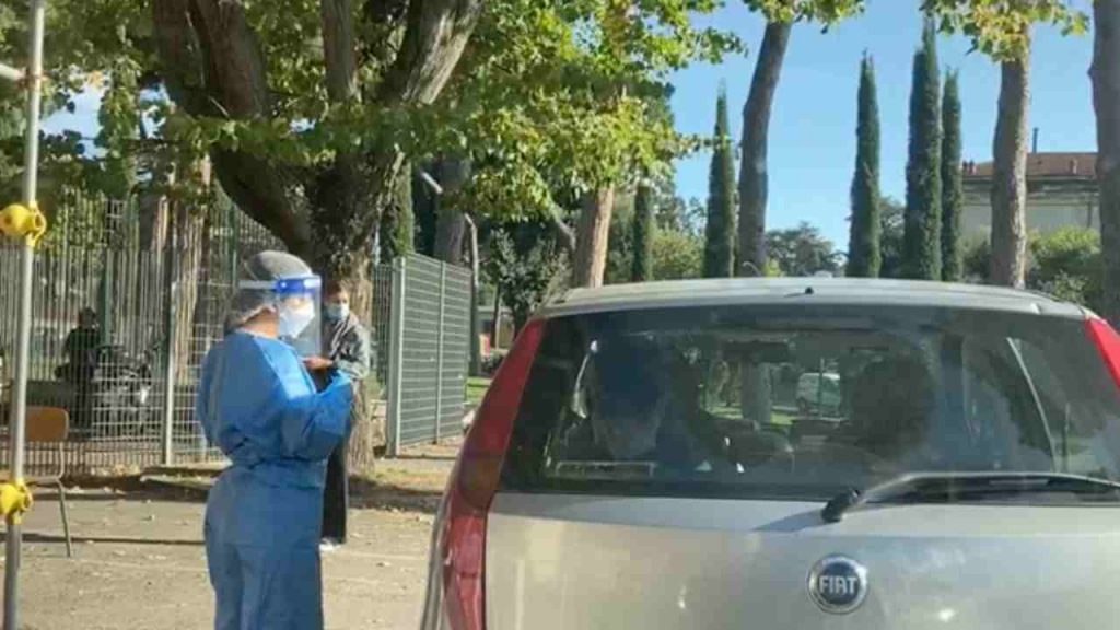Sei ore e mezza per il tampone al drive-in: il nostro racconto [VIDEO]