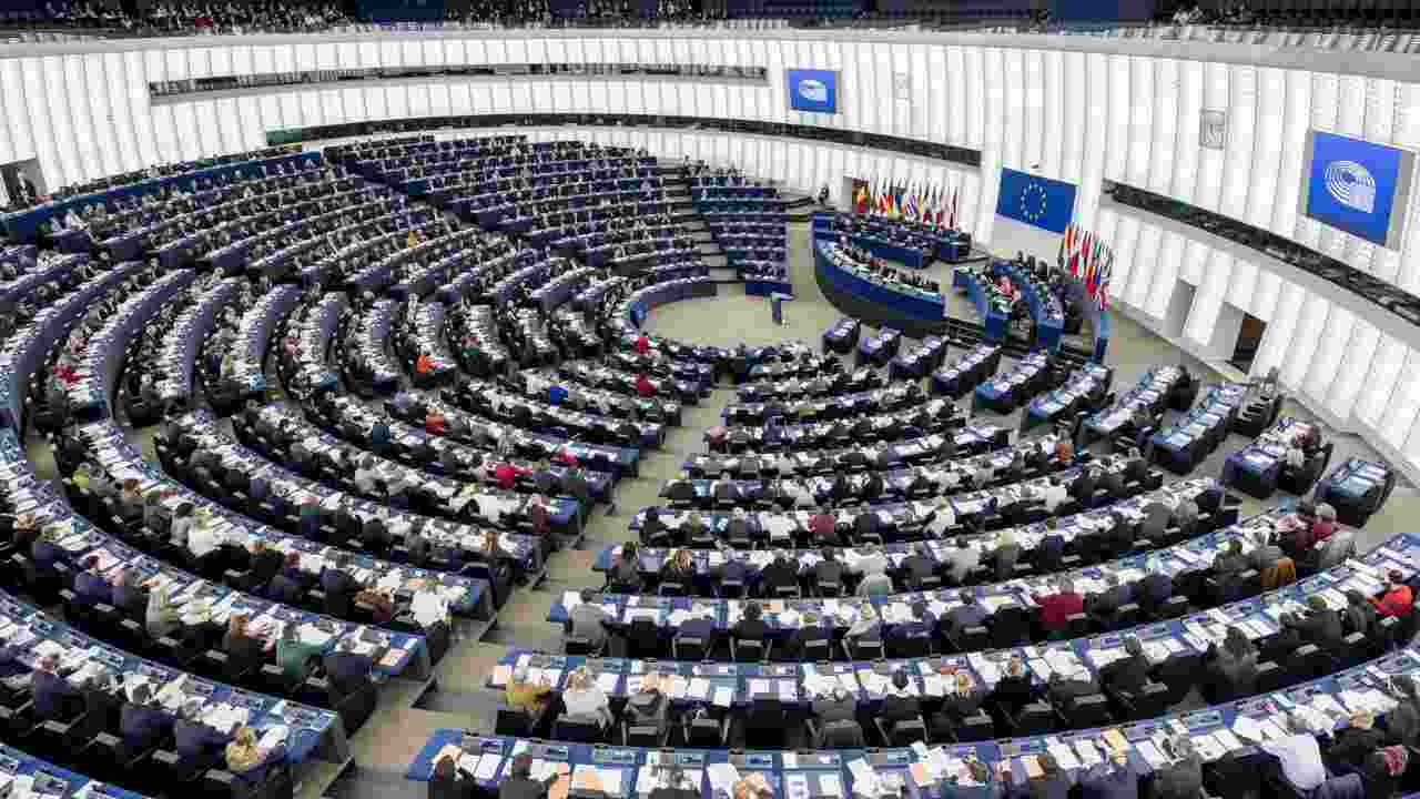 Maggioranza spaccata: Lega e M5s contro il Mes al Parlamento europeo