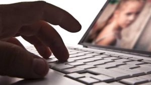 pisa 70enne pedofilo arrestato