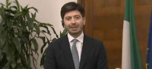 Scuola, Speranza contro Azzolina: "Giusto chiudere le aree più allarmanti"