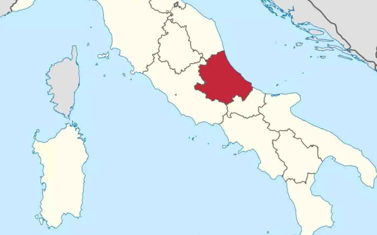 Regione Abruzzo rossa