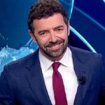 Alberto Matano, lo avete mai visto senza barba? Diversissimo Alberto Matano, lo avete mai visto senza barba? Diversissimo