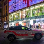 Attentato a Lugano, donna con coltello si scaglia contro 2 persone Attentato a Lugano, donna con coltello si scaglia contro 2 persone
