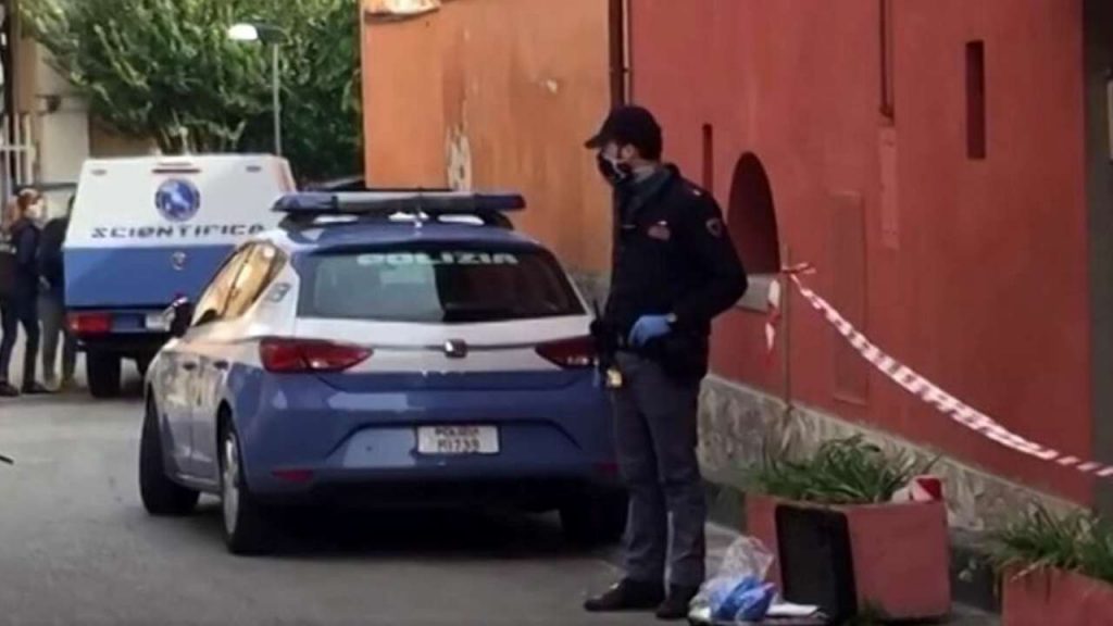 Uccide padre a martellate e tenta il suicidio: fermato uomo di 59 anni  [VIDEO]