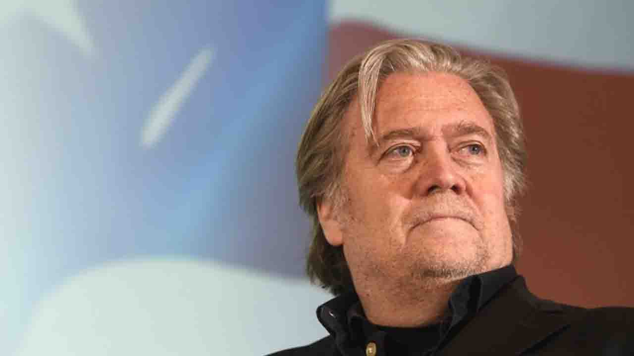 ”Decapitare Fauci", oscurato il video choc di Steve Bannon