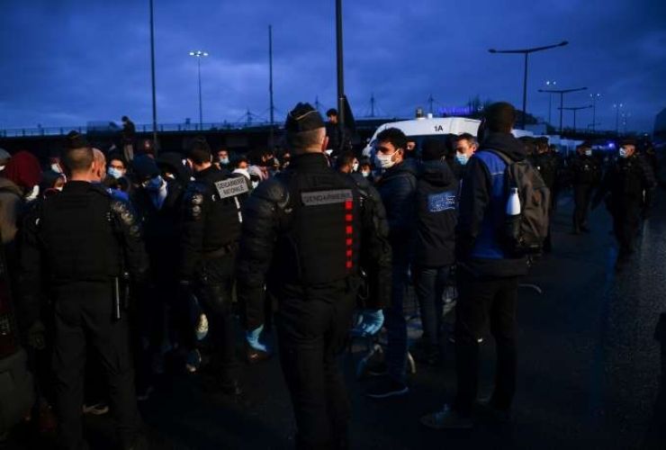 Francia, i migranti del campo di Saint-Denis - meteoweek.com