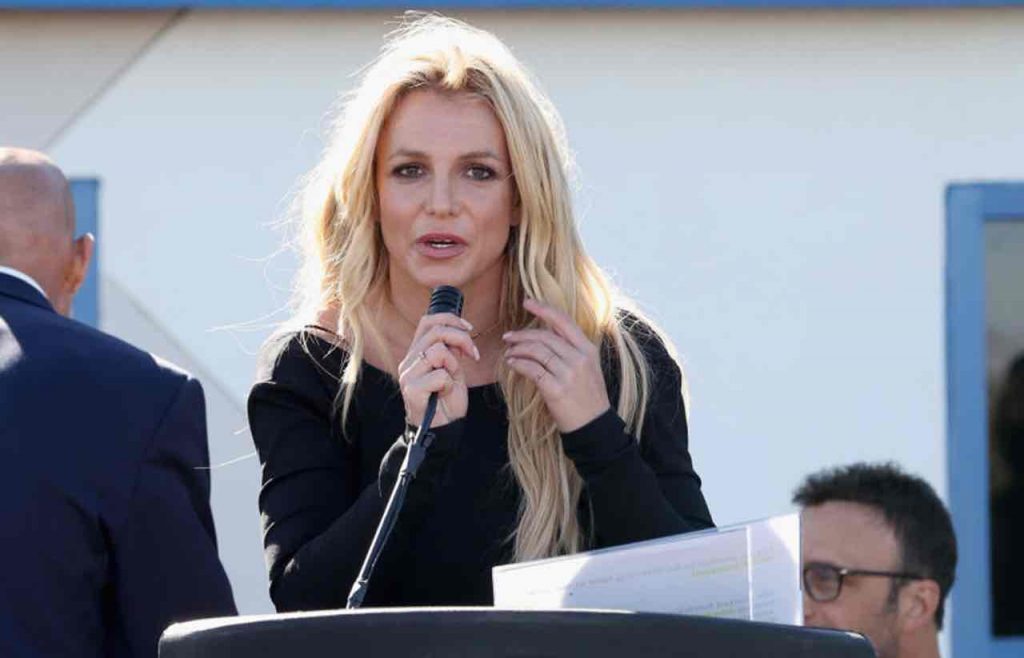 Britney Spears ha paura del padre, l’annuncio sconvolgente: “Non canterò mai più,…”