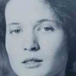 Qui giovanissima, oggi a 47 anni una delle ex concorrenti più belle del Grande Fratello Vip Qui giovanissima, oggi a 47 anni una delle ex concorrenti più belle del Grande Fratello Vip
