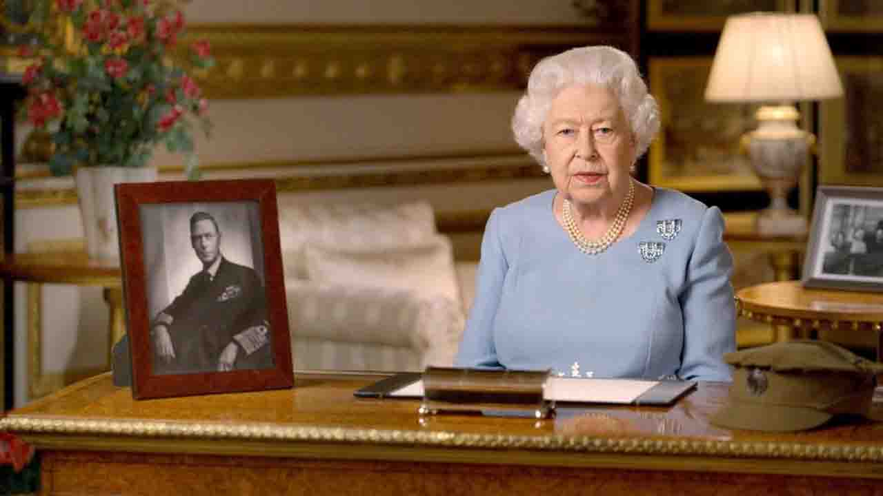 La Regina Elisabetta è morta, il messaggio della radio francese 
