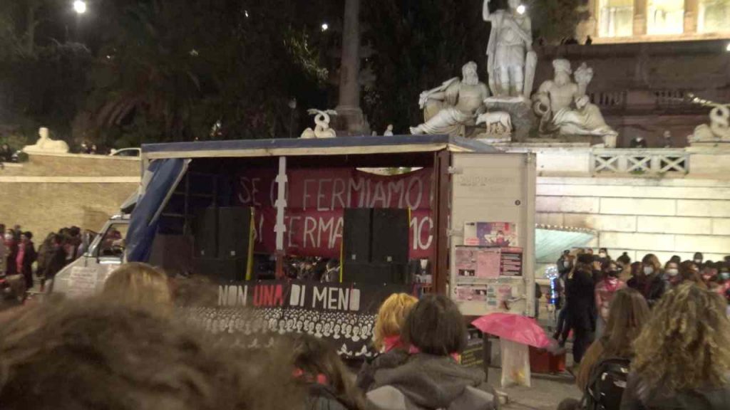 “Basta violenza sulle donne!”: manifestazione a Roma [VIDEO]