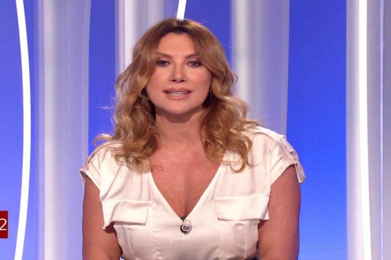 Manuela Moreno, la giornalista bomba sexy fisico scultoreo in costume
